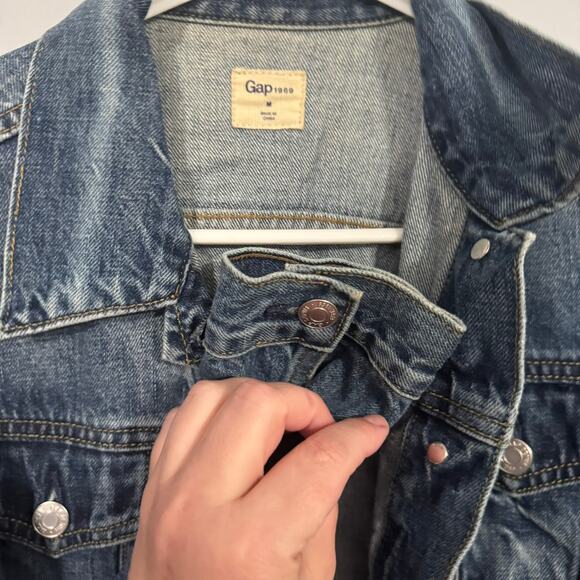 Gap 1969 100% Cotton Medium Wash Jean Jacket Women's Size Medium Pockets Rugged - Picture 4 of 9
